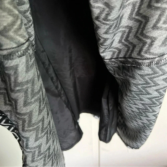 Trina Turk Sheila Chevron Print Sleeveless‎ Dress Black White Size Large - Picture 7 of 9